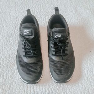 Size 9: women’s Nike athletic shoes